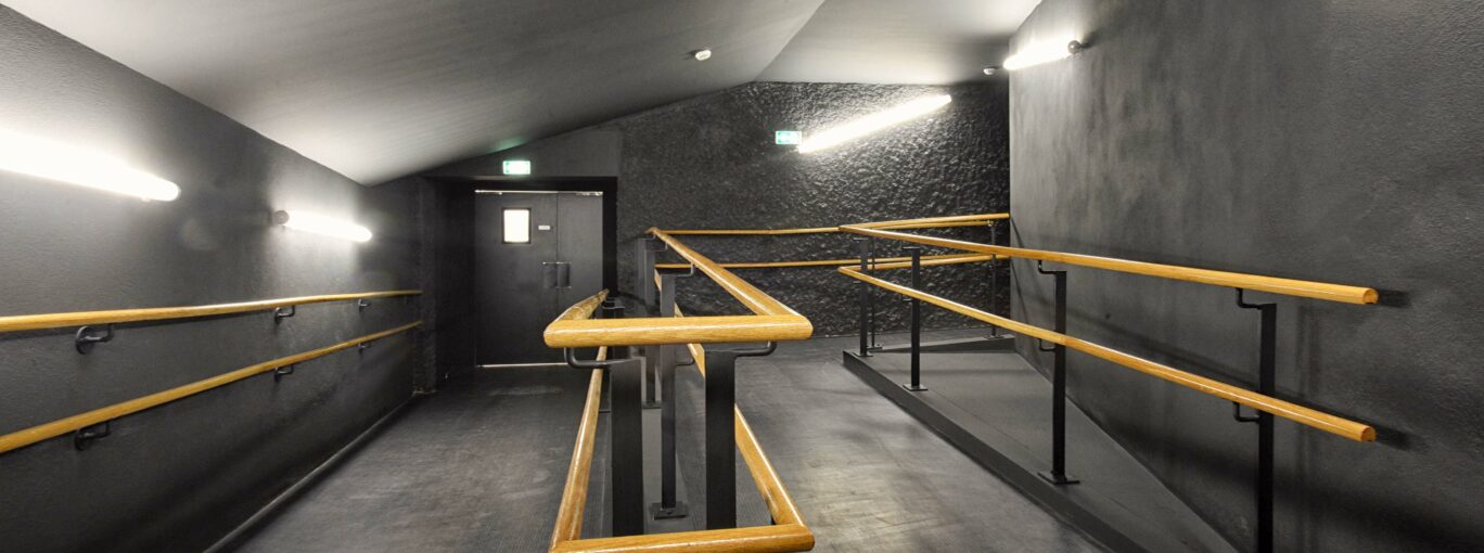 TRR Villejuif Scène Lecoq - accessibilité - rampe accès salle -