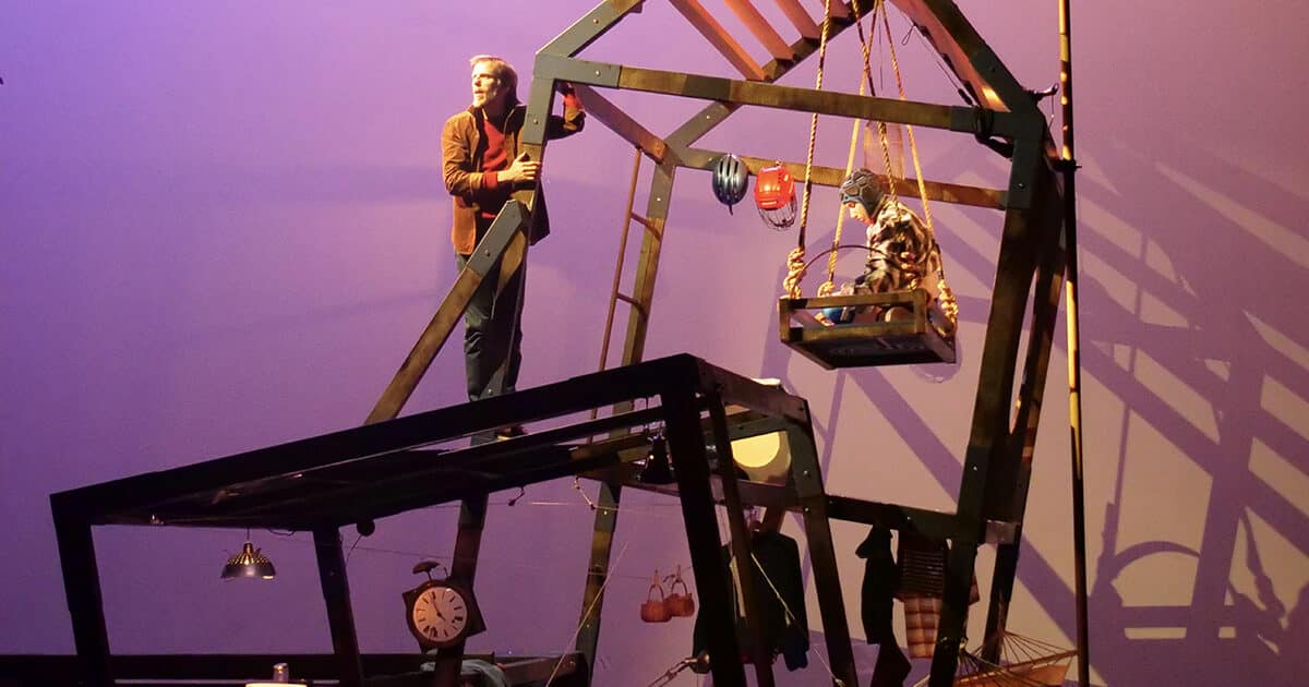 Icare. Spectacle jeune public, dès 6 ans. Théâtre-Cirque. Guillaume Barbot. Cie Coup de Poker. Mai 2025, Théâtre Romain Rolland, Villejuif.