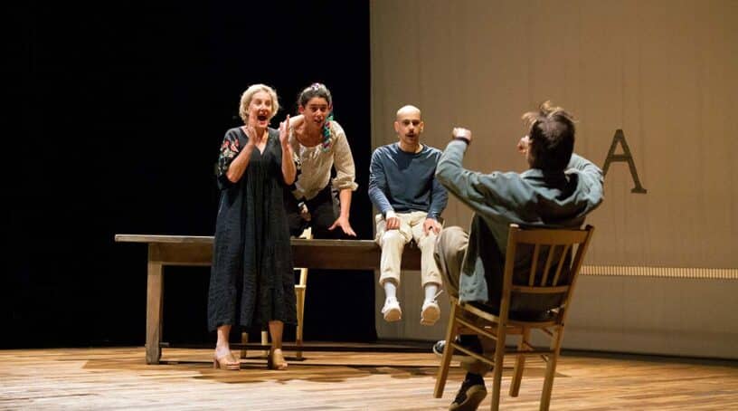 D’autres familles que la mienne – Cie Hippolyte a mal au cœur - Estelle Savasta – Théâtre - Théâtre Romain Rolland, Villejuif – mai 2027